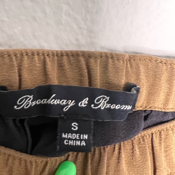 Broadway and Broome 100% silk Striped Black olive green Maxi Skirt S-M - Picture 5 of 7